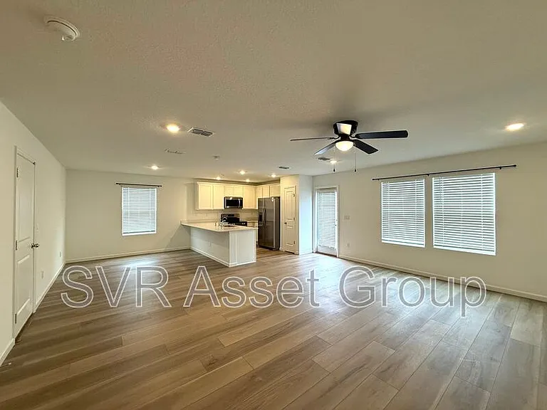 3528 Mildred Way — Photo 9