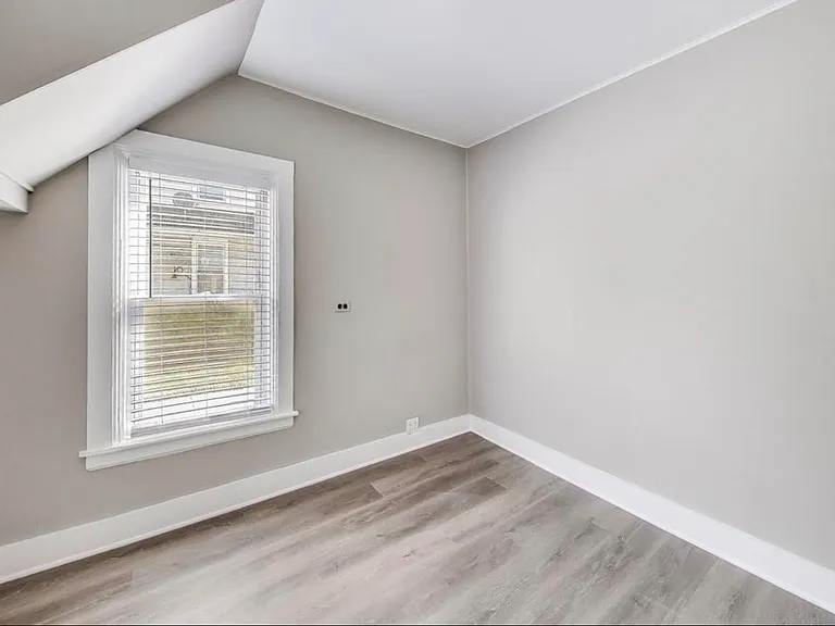 415 Bloom St — Photo 22