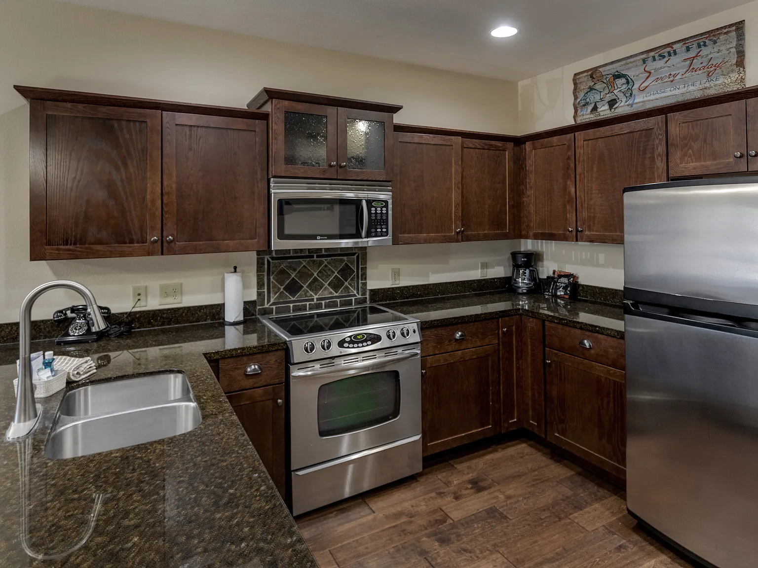 2 bed, 920 sqft, $1,800 — Photo 2