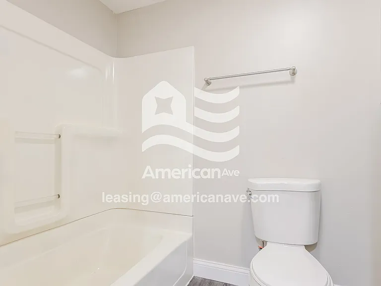 79867_013_bathroom_13884635.jpg