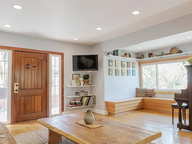 708 Parkman Ave — Photo 10