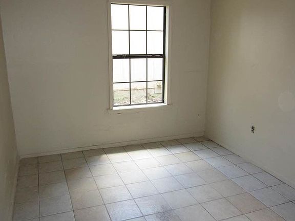 2nd image of 15 Fulton Pl