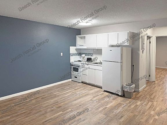 3rd image of 117 W Perry Rd #102