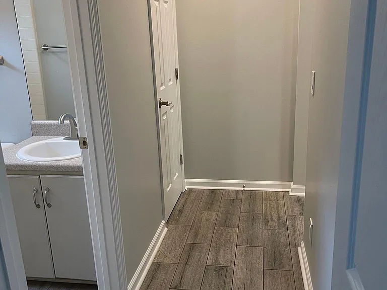 129 W Tisbury Ln — Photo 15