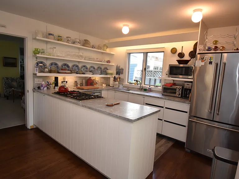 15 Trumbull St — Photo 4
