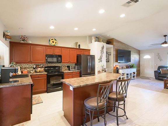 5th image of 1046 S Ironwood Dr