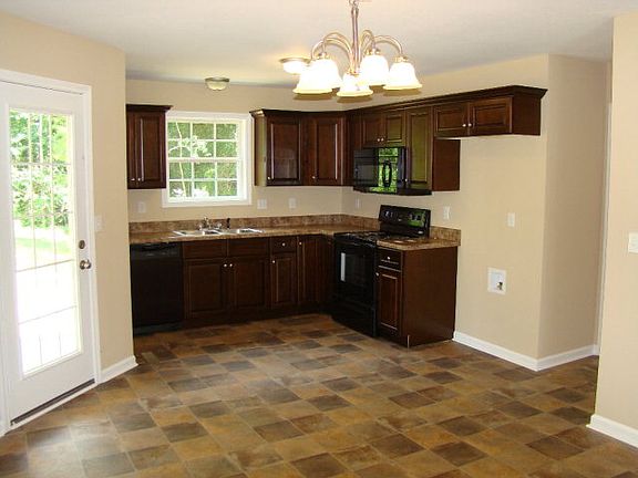 3rd image of 58 Winding Way