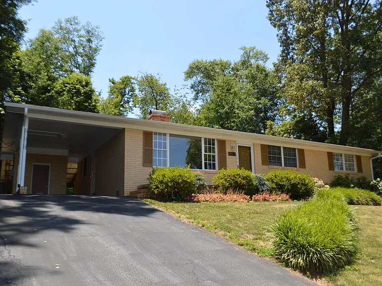 127 Freedom Dr — Photo 1