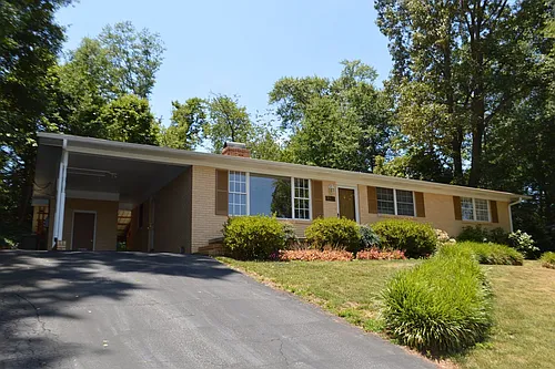 127 Freedom Dr Photo 1