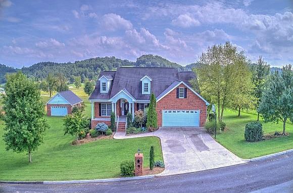 1st image of 176 Walnut Grove Dr