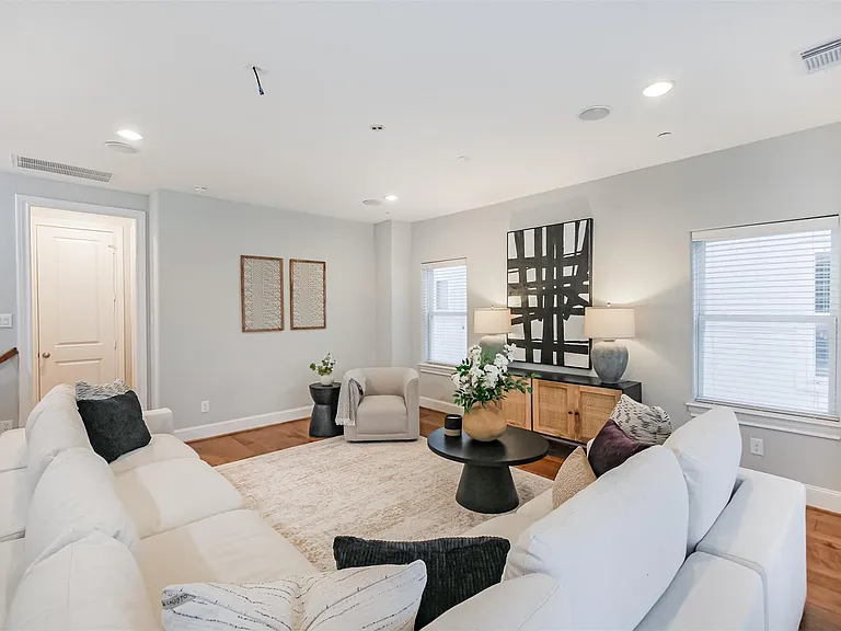 3907 Austin St — Photo 33