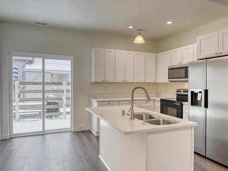 1211 N Cannon St — Photo 2