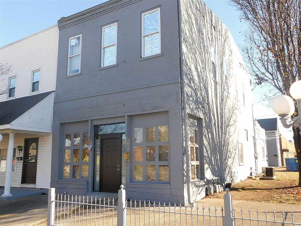 1st image of 929 W Illinois St