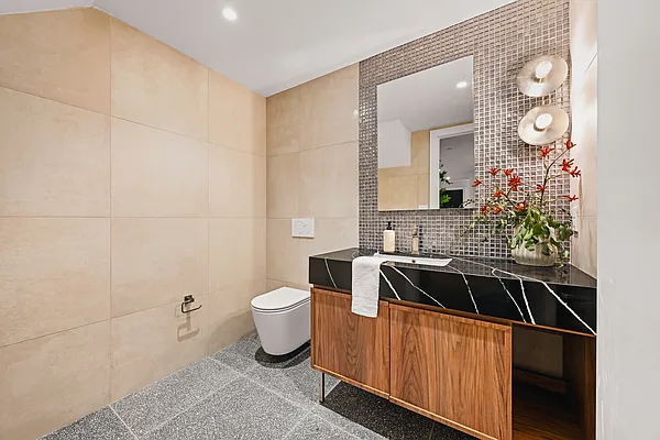 Bathroom, photo 1
