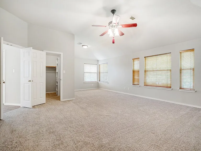 4229 Kingsburg Dr — Photo 19