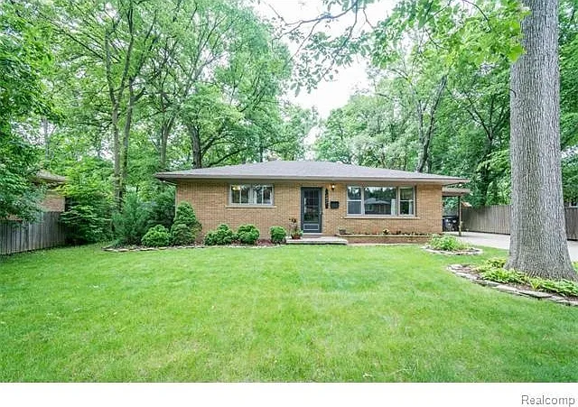 1811 Alhambra Dr — Photo 11