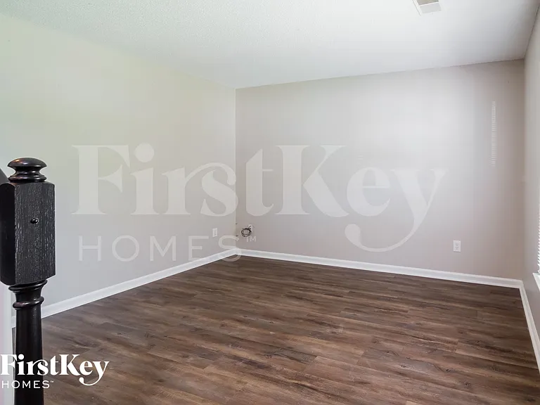 528 Beverly Dr — Photo 12
