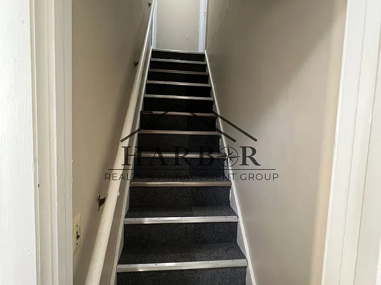 804 12th Ave SW — Photo 8