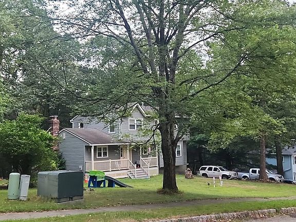 3rd image of 60 Ann Rd