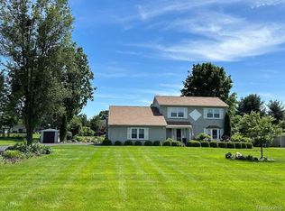 1427 N Silo Ridge Dr, Ann Arbor, MI
