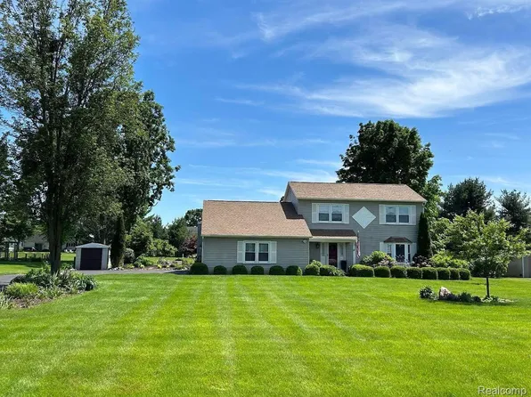 1427 N Silo Ridge Dr, Ann Arbor, MI 48108