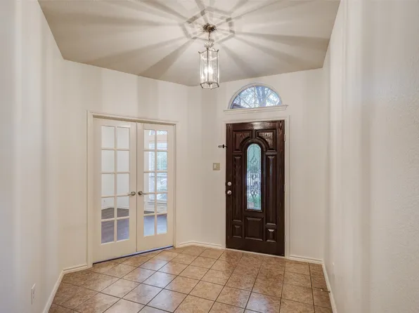 7048 Summit Parc Dr, Dallas, TX 75249