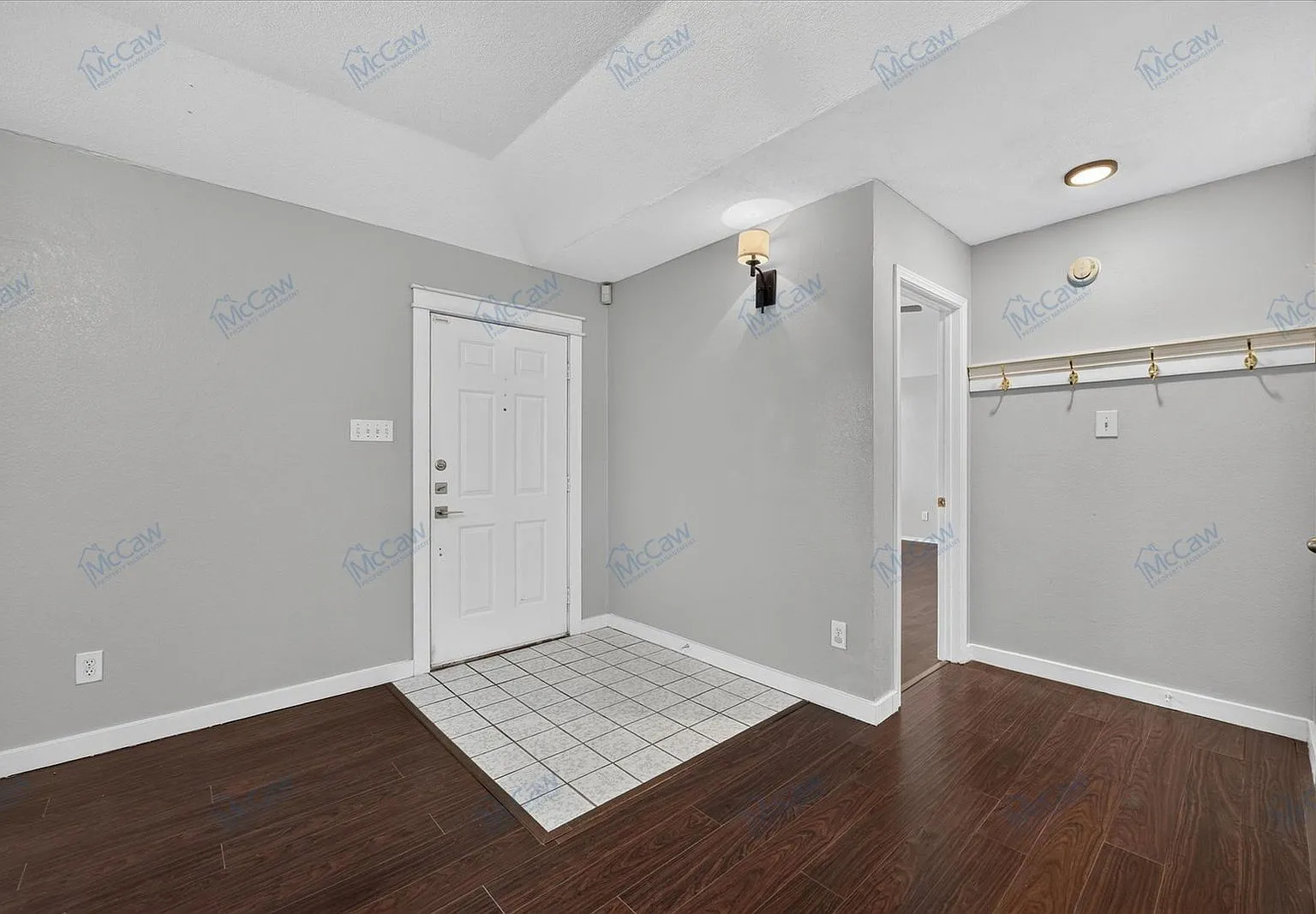 3 bed, 2.0 bath, 1848 sqft, $2,100 — Photo 3