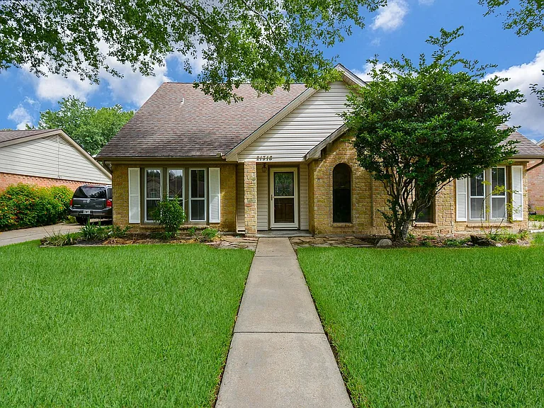 21318 Park Valley Dr — Photo 1