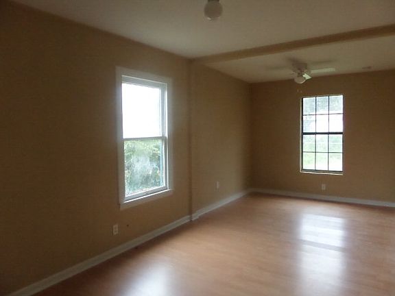 5th image of 212 W Fairview Dr