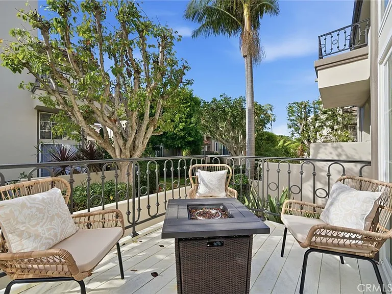 19281 Meadowood Cir — Photo 4