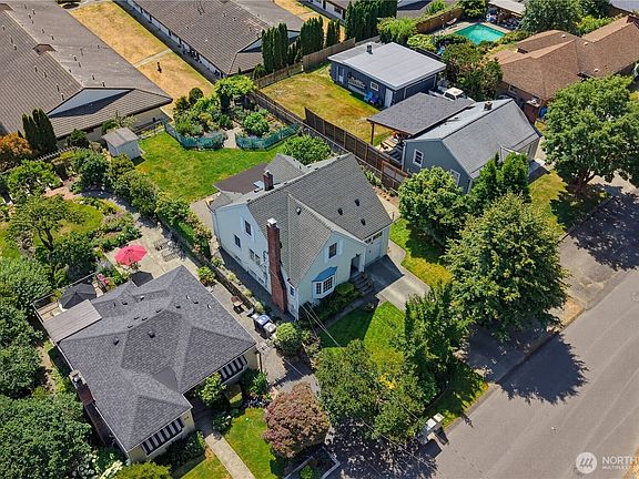 3rd image of 324 Stevens Avenue SW