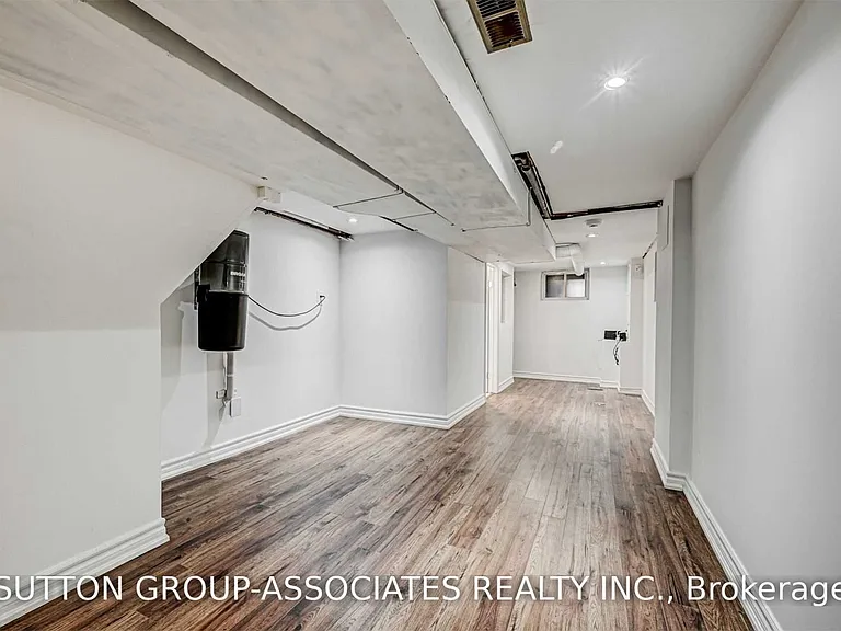 739 Manning Ave — Photo 29