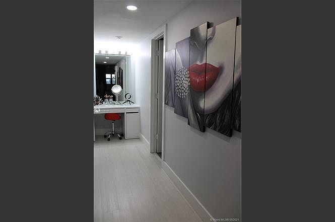 2nd image of 800 NE 195th Street #402
