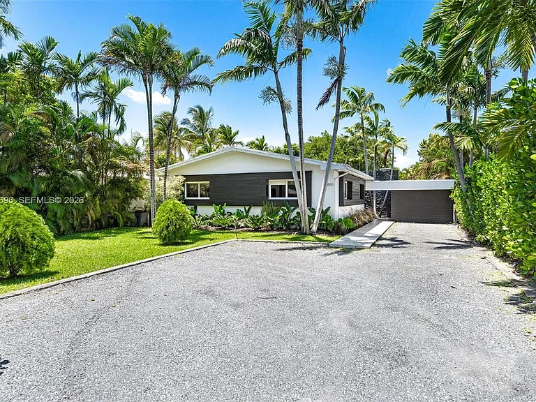 1865 Daytonia Rd — Photo 2