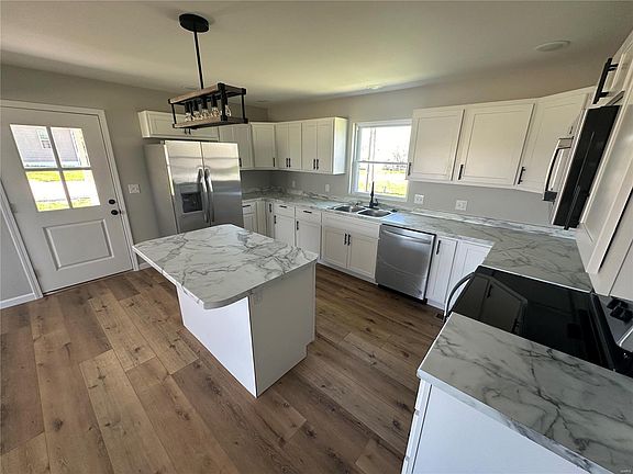 5th image of 700 1st St