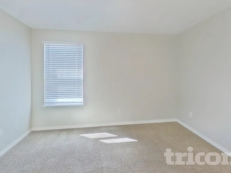 509 Kestrel Dr — Photo 9
