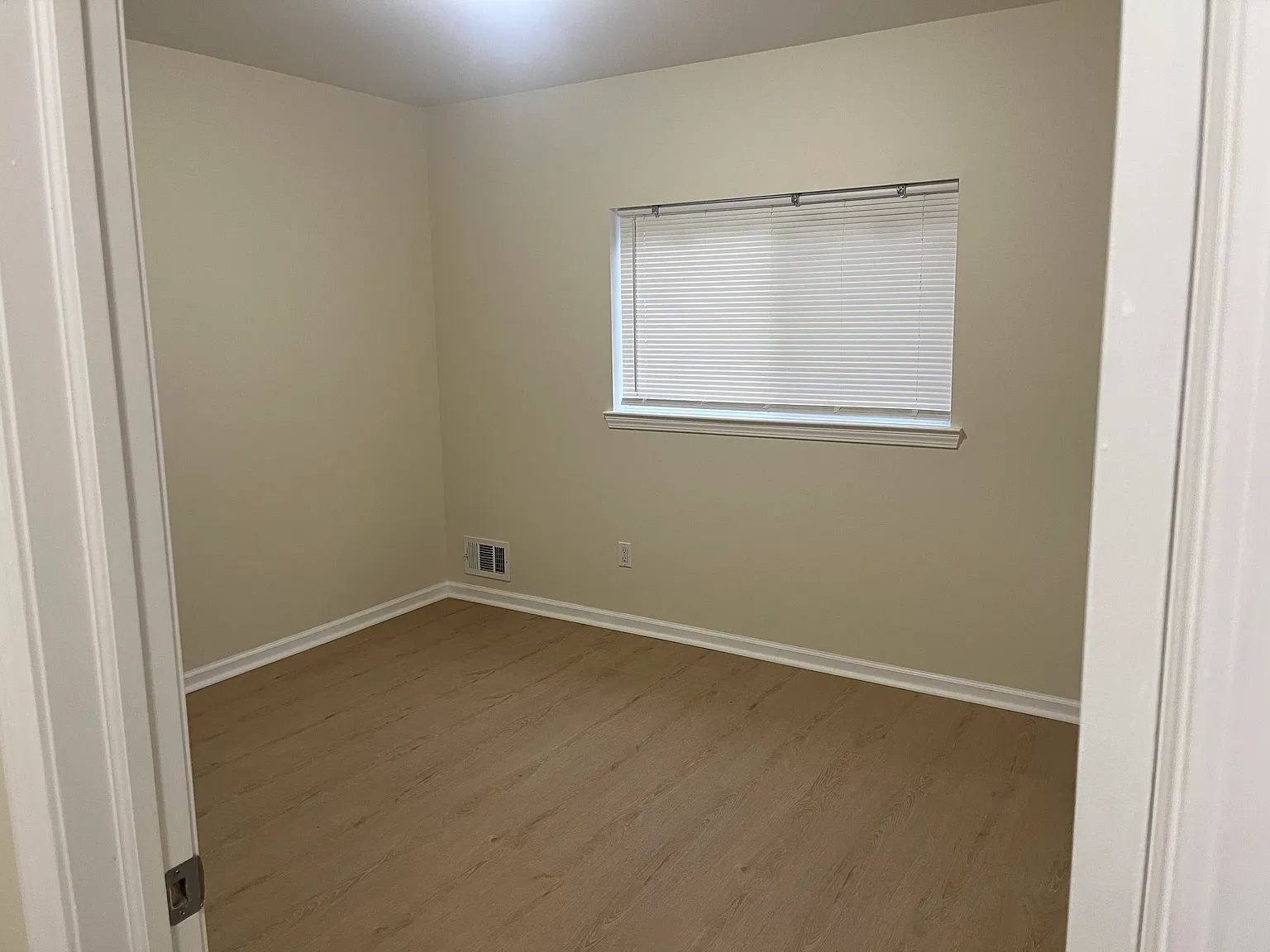 2 bed, 1.5 bath, 1240 sqft, $1,800 — Photo 3