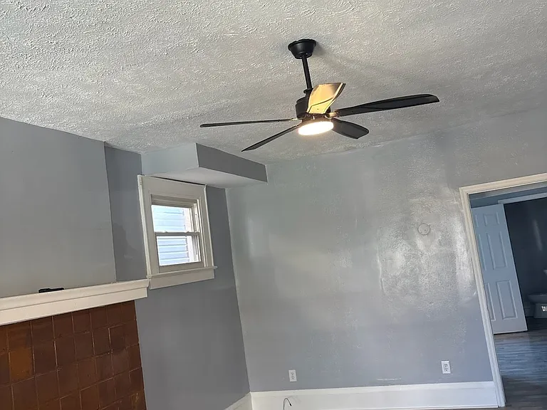 1341 E Long St — Photo 11