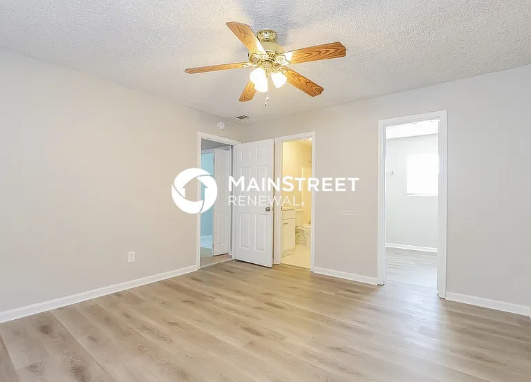7015 Bristol Trl — Photo 9
