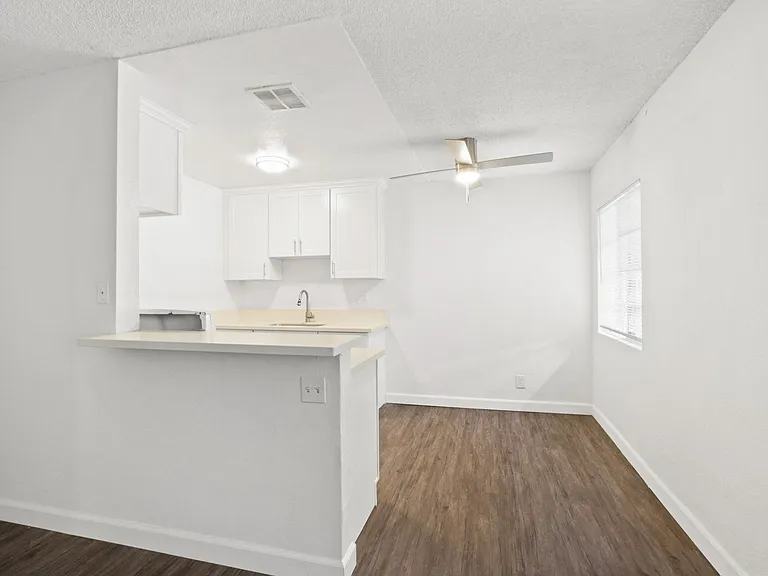Westminster Apartments — Photo 14