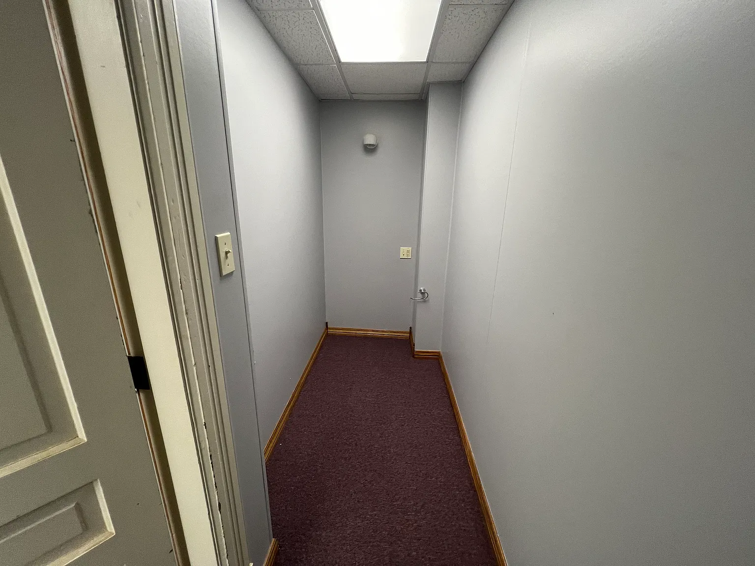 Studio, 900 sqft, $600 — Photo 2
