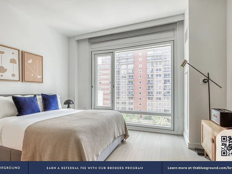 572 11th Ave #6C — Photo 8