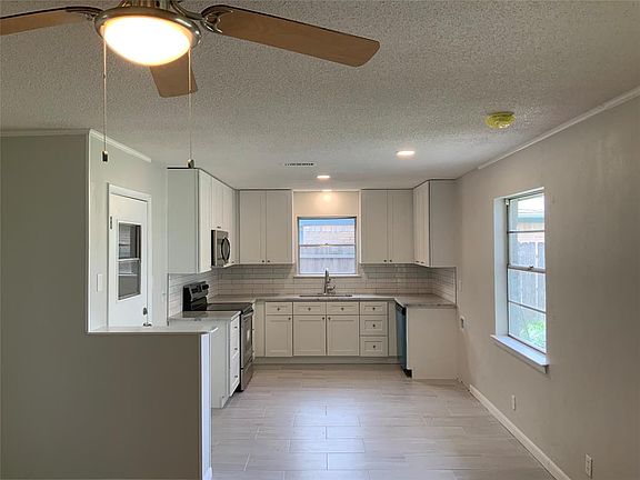 3rd image of 130 Goerte Dr
