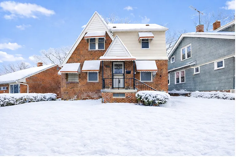 21007 Gardenview Dr photo 1