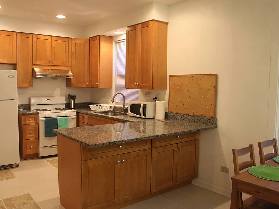 Kitchen & eating area