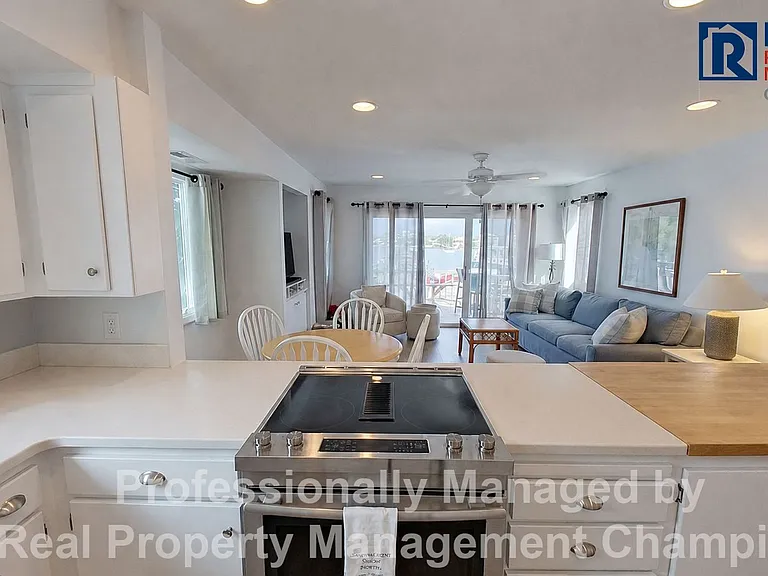 120 S Lumina Ave #A — Photo 9