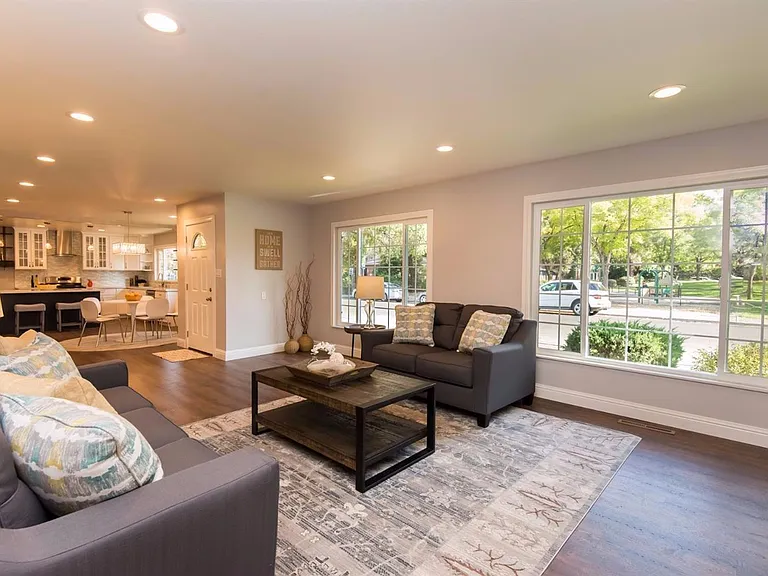 707 Louisa Dr — Photo 2