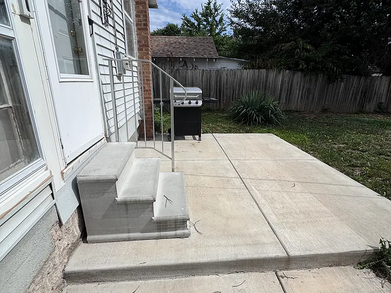 704 S Lorraine Ave — Photo 9