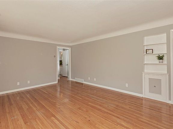 4th image of 368 E 280th St