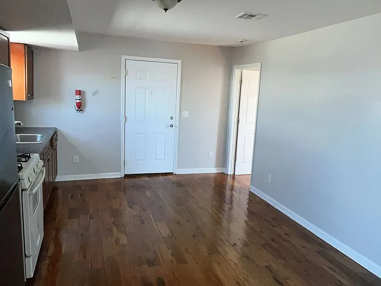 59 E Runyon St #C — Photo 2